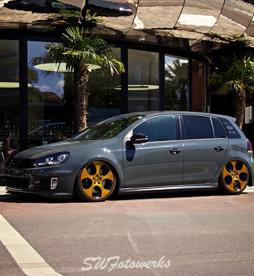 VW Golf with Liquid Film by TOSE-tuning.de